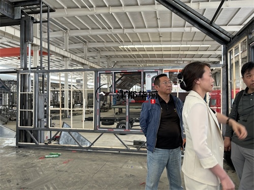 银川设计装修公司|银川移动式宴会车设计装修项目现场沟通